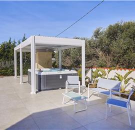 3 bedroom villa with infinity pool, jacuzzi & sauna, Castellammare del Golfo, sleeps 6